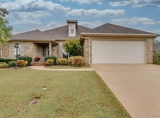 806 Greenbriar Dr, Northport, AL 35473