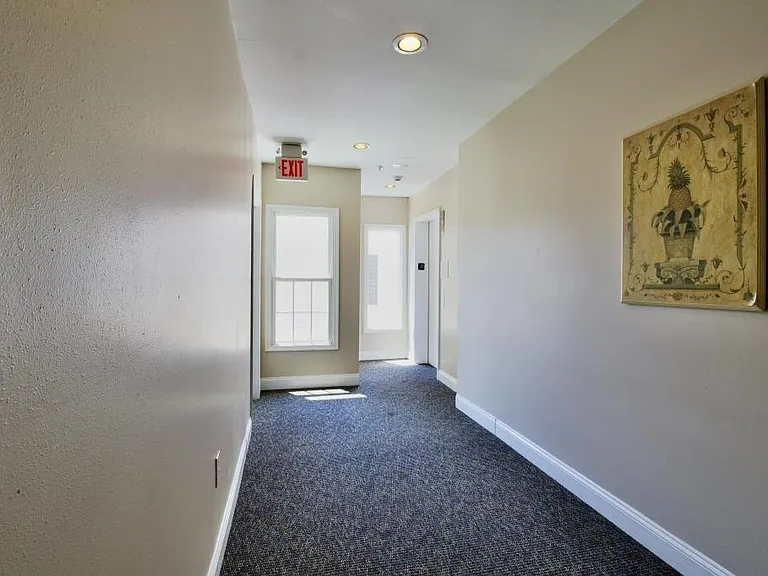 340 The Promenade — Photo 9