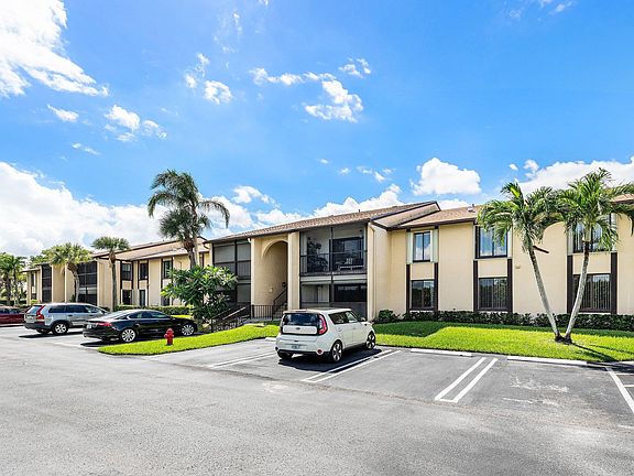 3rd image of 826 Sky Pine Way APT D1