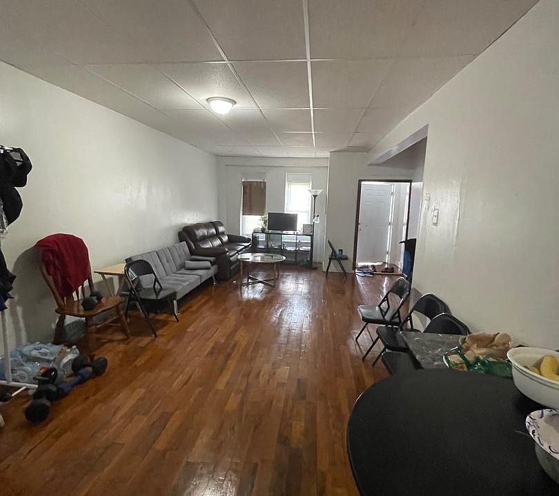 1st image of 2235 S 6th St