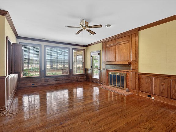 4th image of 3716 Medford Rd