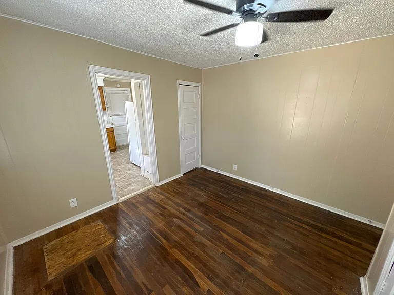 800 Audra Ln — Photo 17