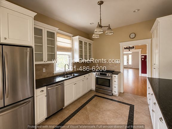 4th image of 1012 E Blaine Ave