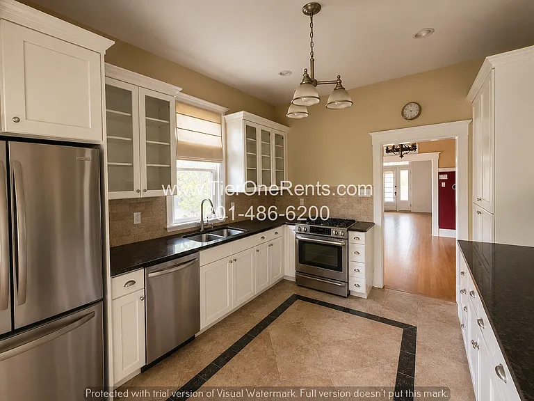 1012 E Blaine Ave — Photo 4