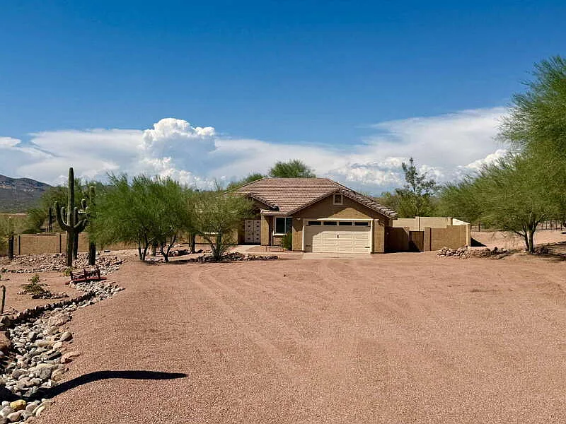 3 bed, 2.0 bath, 2013 sqft, $2,400 — Photo 1