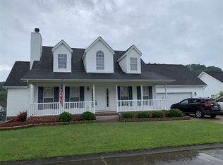 704 Charlie St, Hurricane, WV 25526
