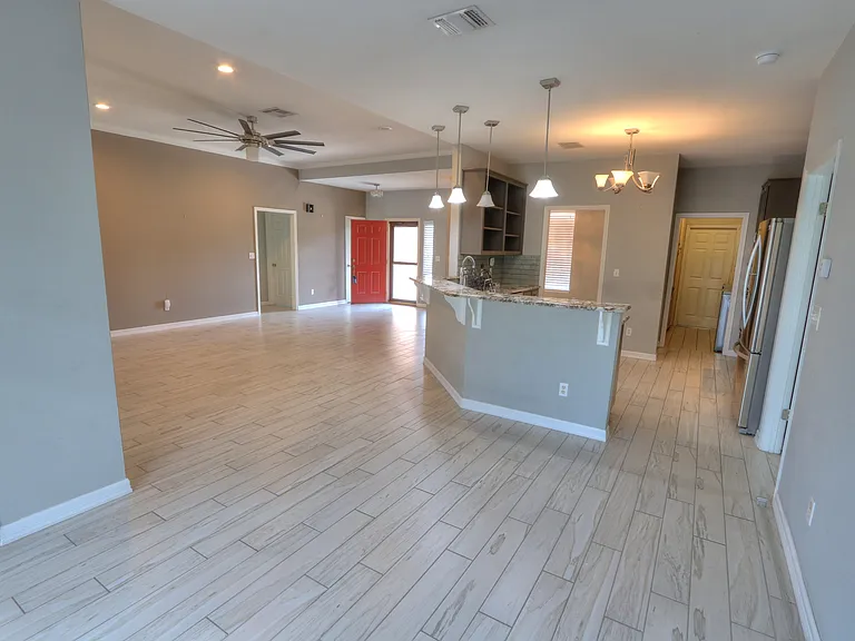 7714 Odessa Dr — Photo 21