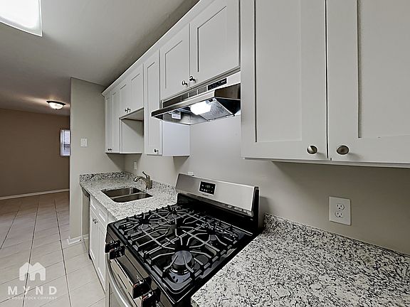 3rd image of 400 Lady Guinevere Way