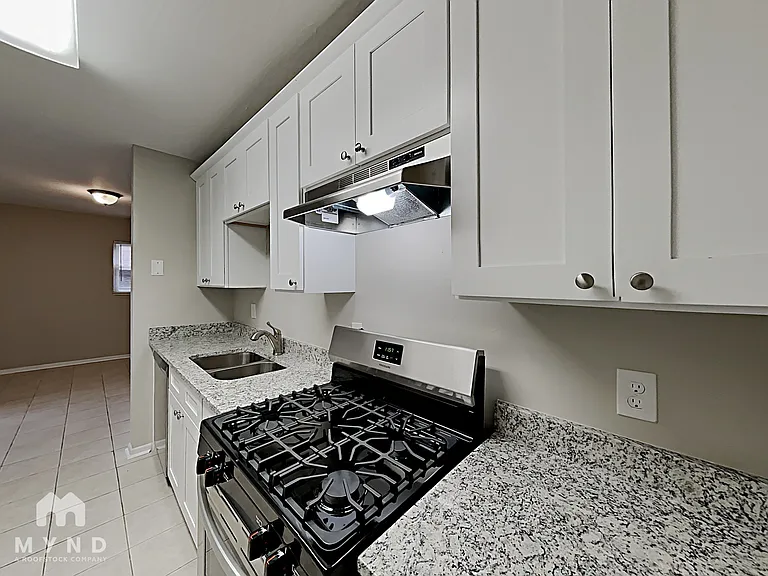 400 Lady Guinevere Way — Photo 5