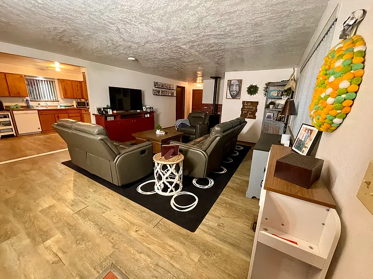 5230 NW Coyner Ave — Photo 1