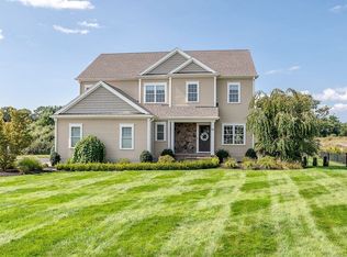 26 McKenzi Ln, Mansfield, MA 02048