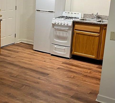 5th image of 3015 35th Ave S #3