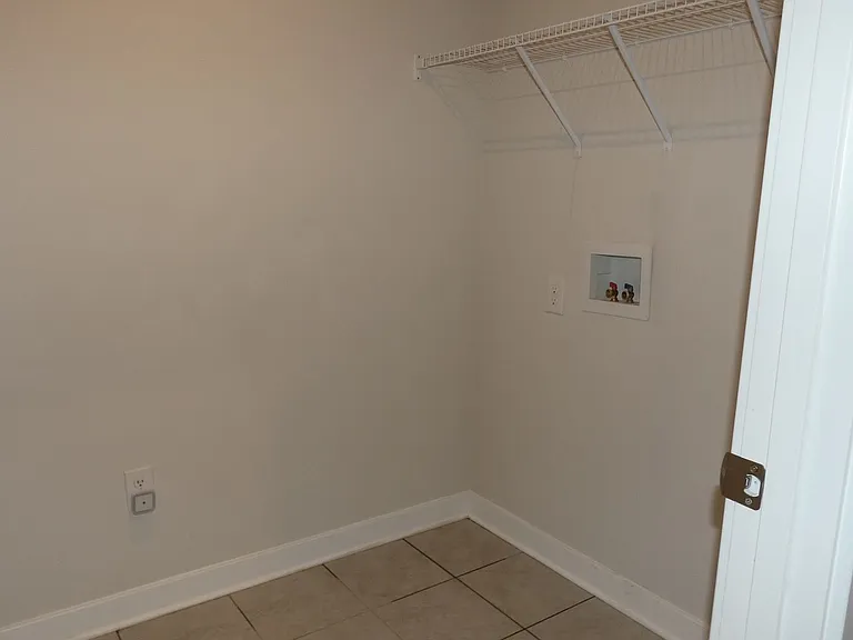 417 Sydney Dr — Photo 16