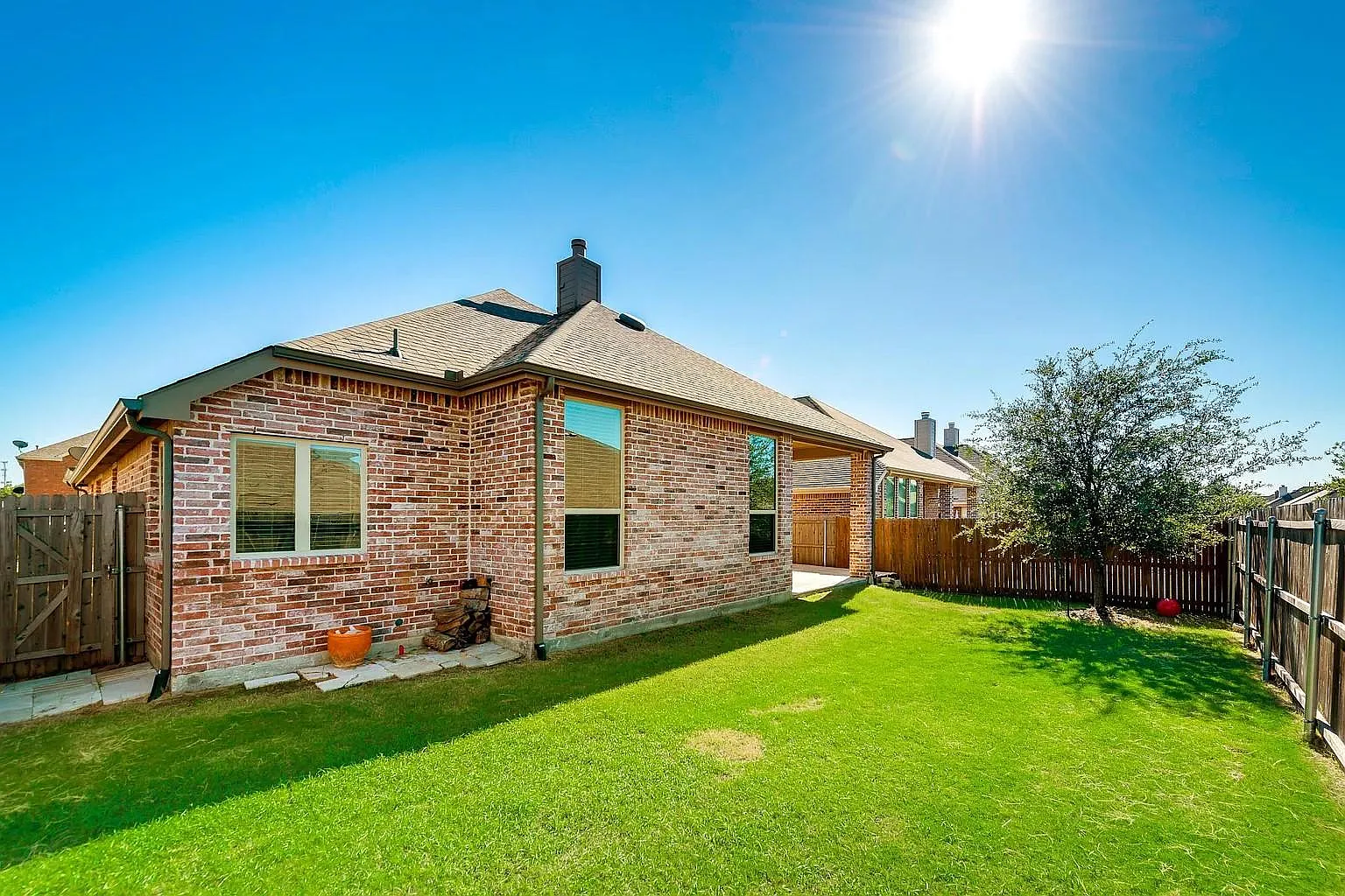 3 bed, 2338 sqft, $2,845 — Photo 3