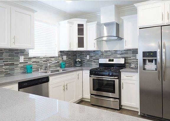 4th image of 900 W 41st St #906