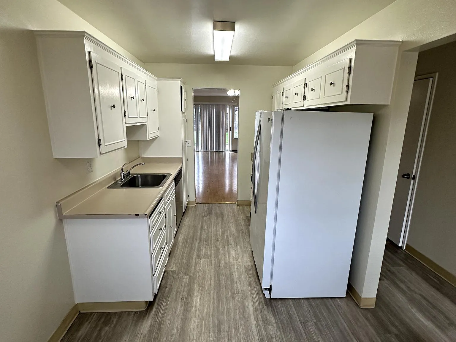 3 bed, 1.5 bath, 1170 sqft, $3,775 — Photo 3