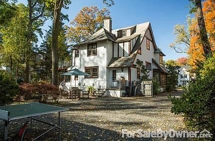 Rear of house
						:
						looking from garage