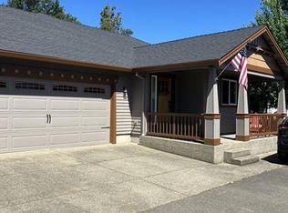 2884 SW Shimmer Ln, Grants Pass, OR 97527