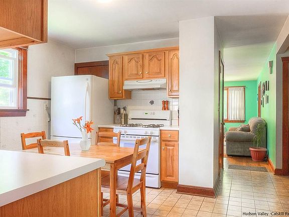 4th image of 401 Crescent Ave