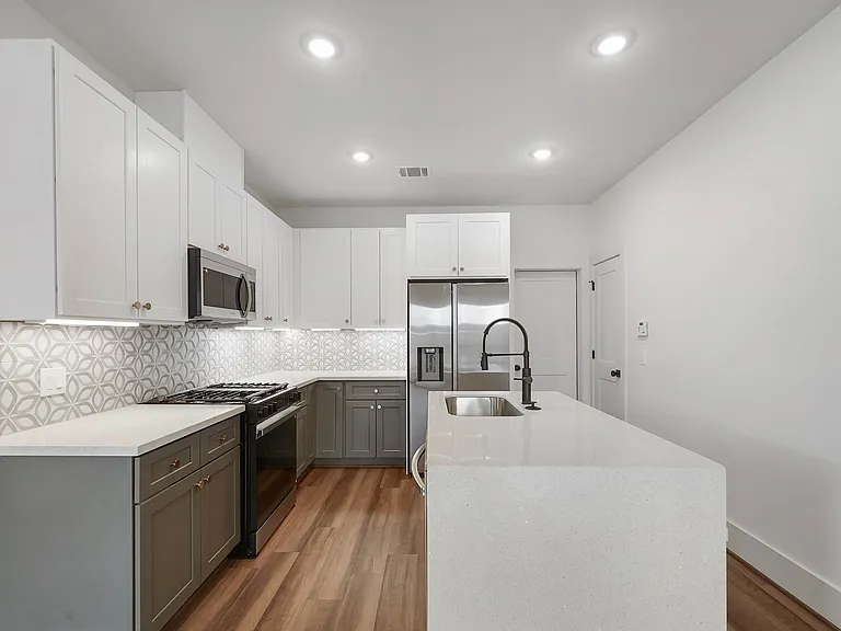 881 Rachel St #C — Photo 10