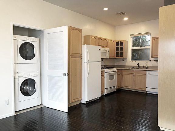 Kitchen / laundry