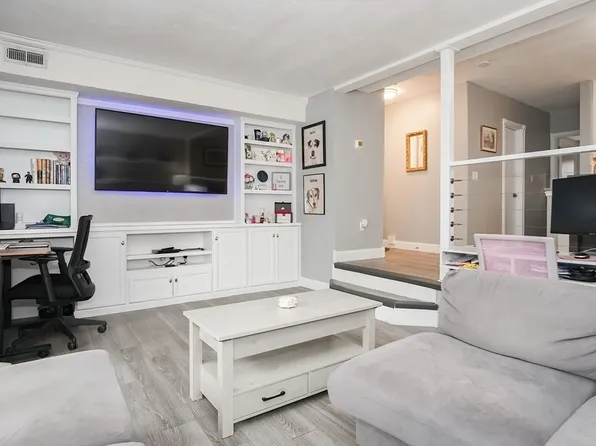 120 Tall Oaks Dr Unit D1, Weymouth, MA 02190