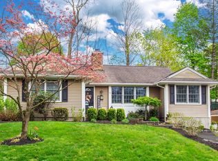 32 Sioux Ave, Oakland, NJ 07436