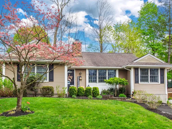 32 Sioux Ave, Oakland, NJ 07436