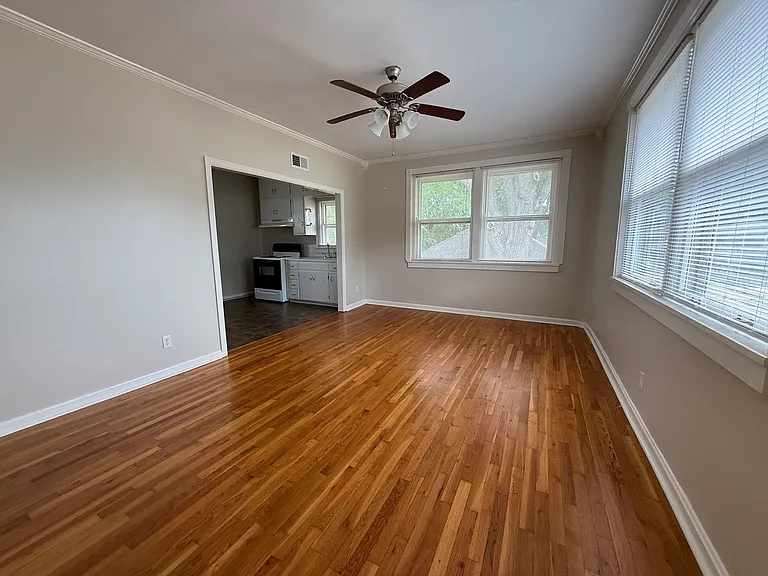 308 Thompson St #D — Photo 10