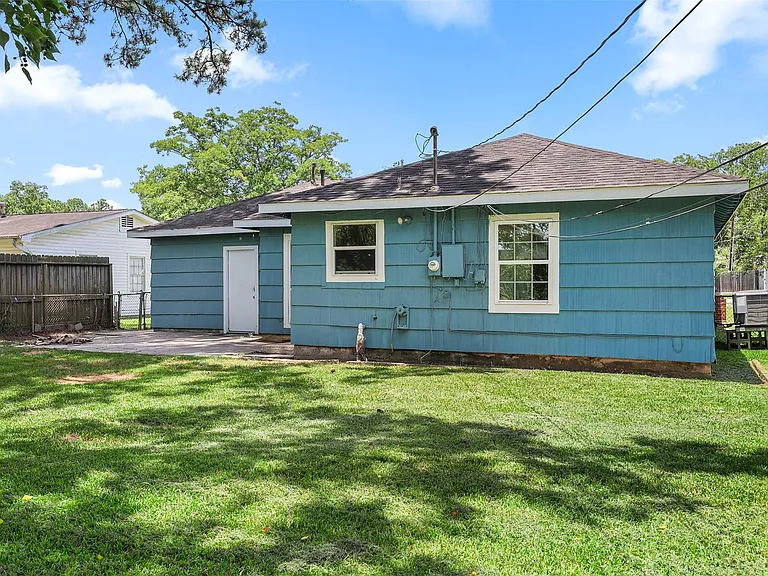 2318 Pecan St — Photo 22