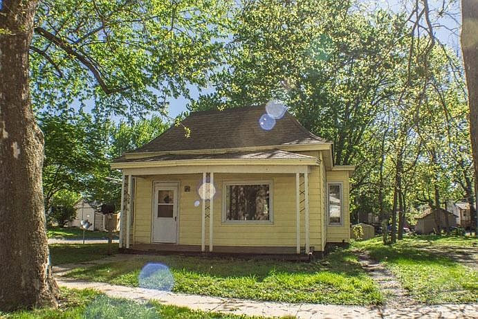 2nd image of 328 N A St