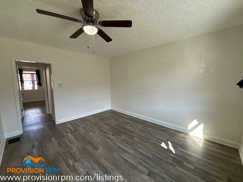 1 bed, 1.0 bath, 825 sqft, $1,050 — Photo 2