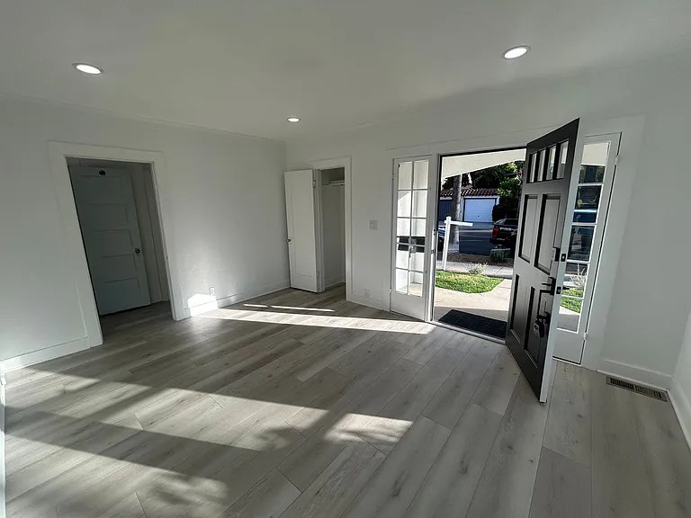 217 N Bel Aire Dr — Photo 4