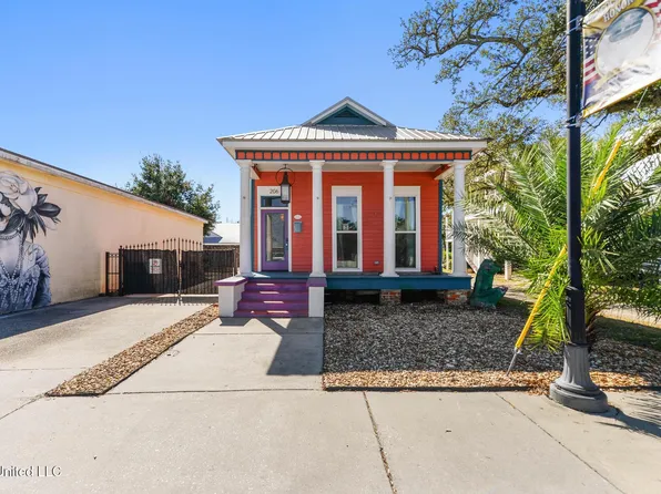 206 Main St, Bay Saint Louis, MS 39520