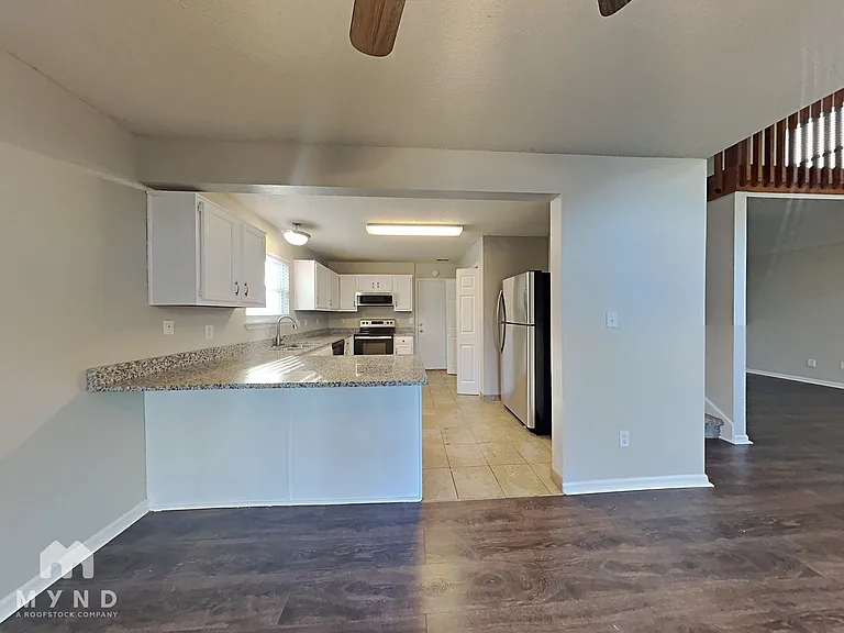 1698 Prairieview Ln — Photo 14