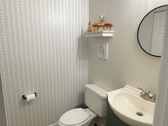 Guest bath, down stairs (renovated)