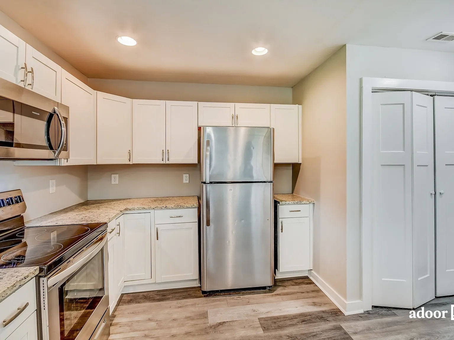 3 bed, 2.5 bath, 1450 sqft, $1,595 — Photo 2