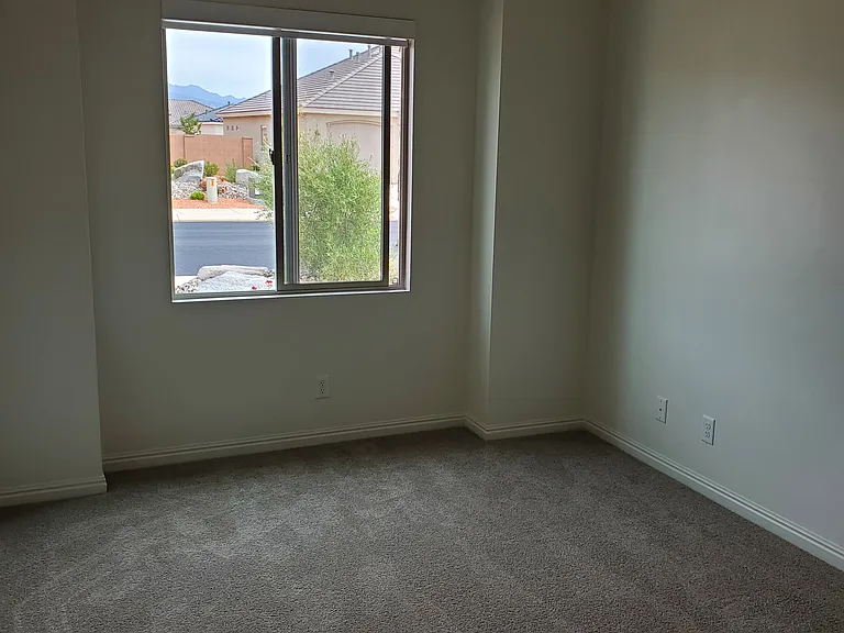 4667 S 3100 W — Photo 18