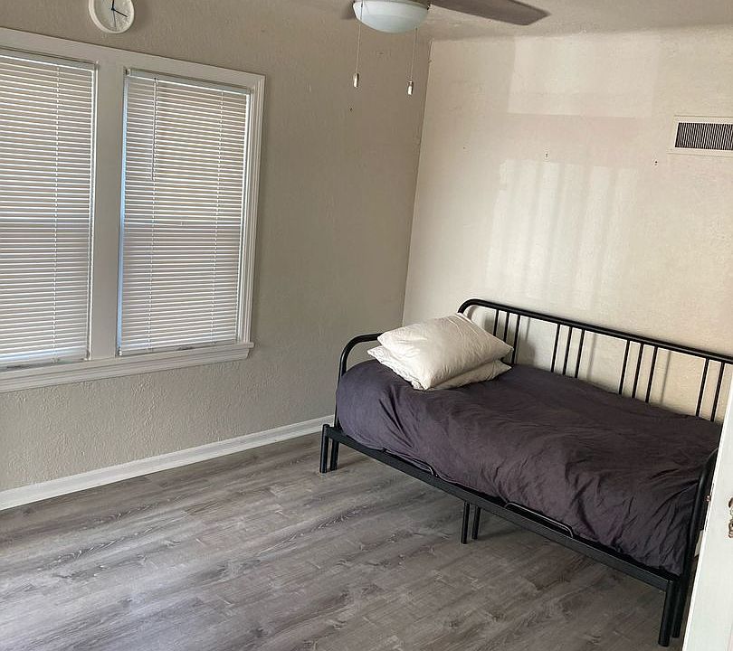 1st image of 3700 S Lincoln St #3
