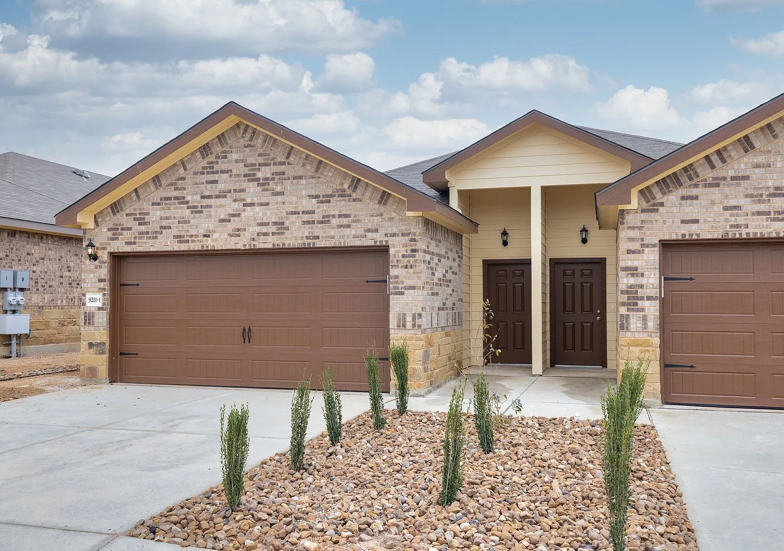 Available Now! Gorgeous 3 Bedroom Duplex Located In Converse, Tx! — Photo 2