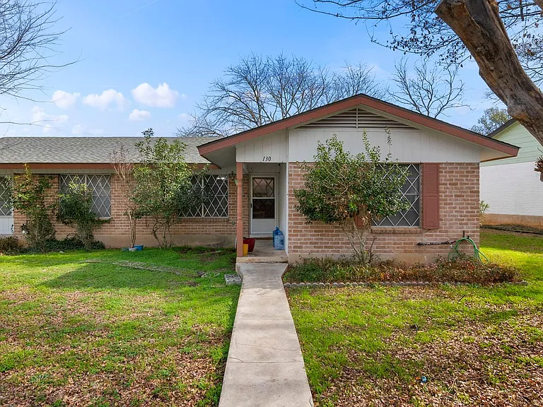 130 Algarita Rd — Photo 1