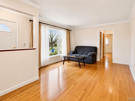 3rd image of 23223 Panama Ave