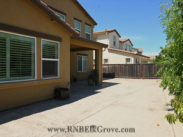 8280 Columbo Cir — Photo 32