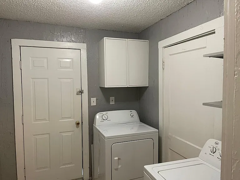 112 N Rembert St — Photo 8