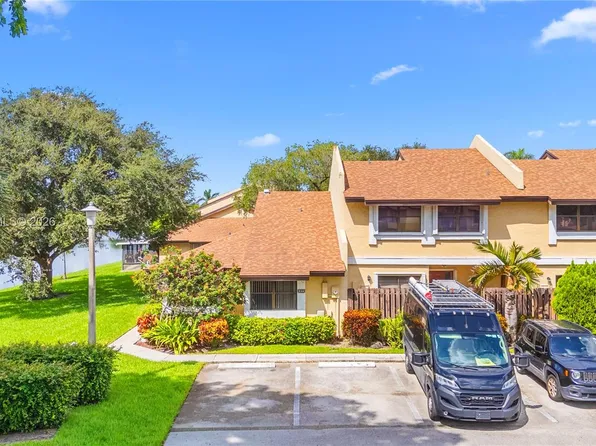 310 SW 96th Ter, Hollywood, FL 33025
