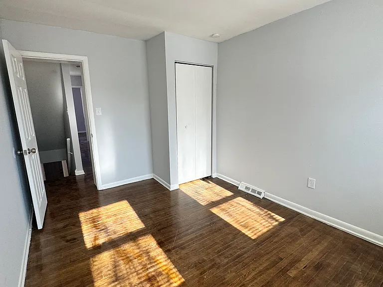 832 W 5th St — Photo 6