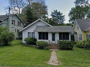 2291 Garland Ave, Sylvan Lake, MI 48320