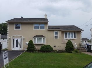 27 Neptune Pl, Colonia, NJ 07067