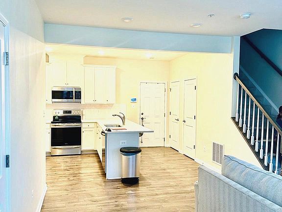 5th image of 9733 Glassy Creek Way