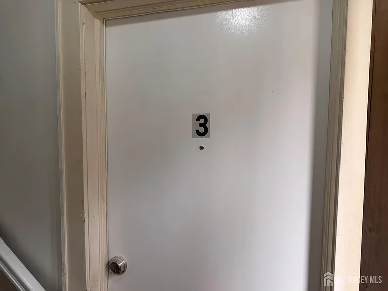 1020 Raritan Ave — Photo 6